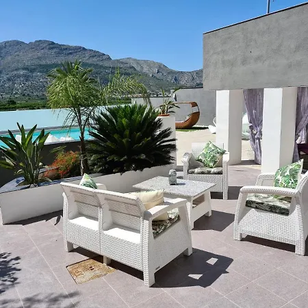 Grey House * Orba
