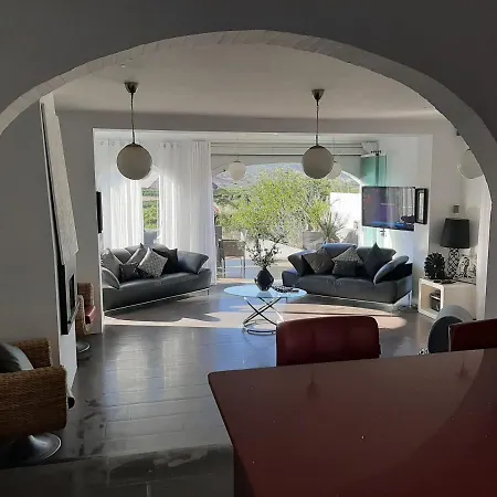 Vila Grey House *